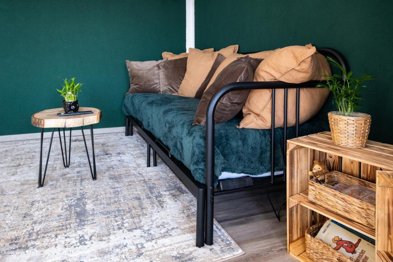 Nature Terminal Apartment - Unterwegs Zuhause Steinenbronn Kültér fotó